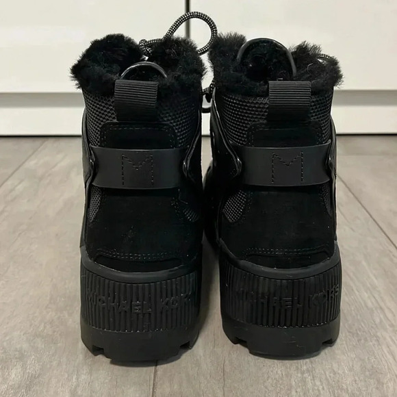 Michael Kors Leather Fur Chunky Combat Winter Boot Fur Insole, Size 8 - Picture 4 of 12